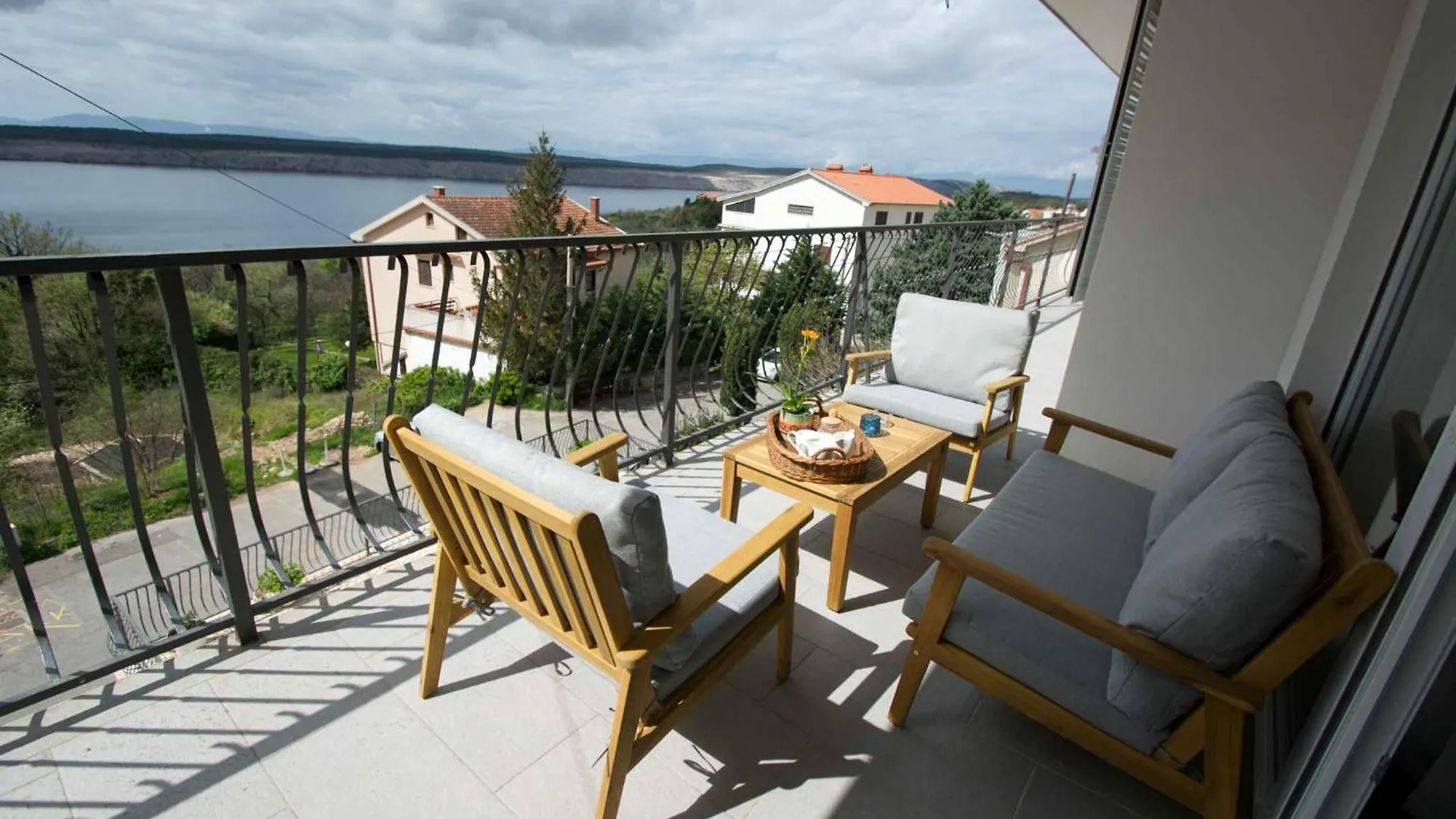 Apartment In Jadranovo 50542