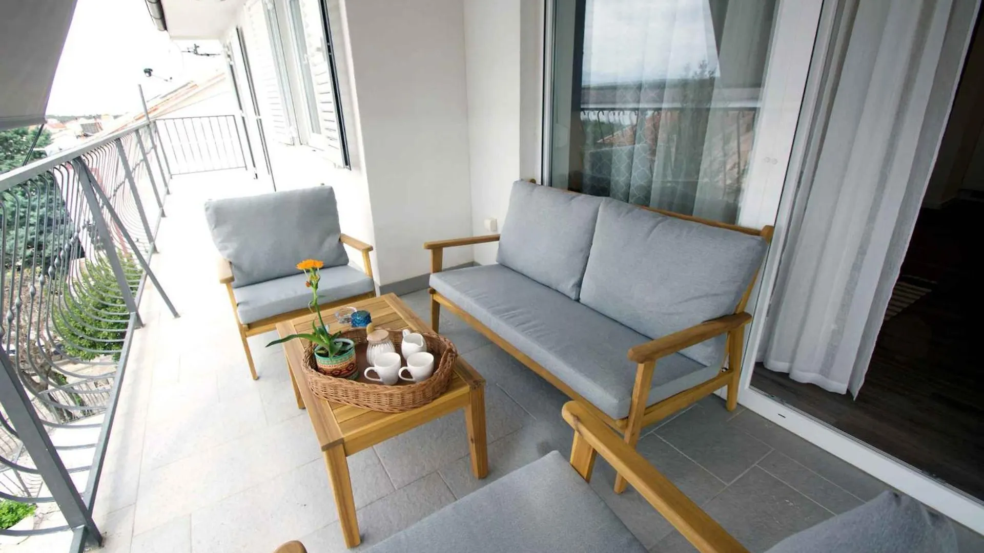 Apartment In Jadranovo 50542